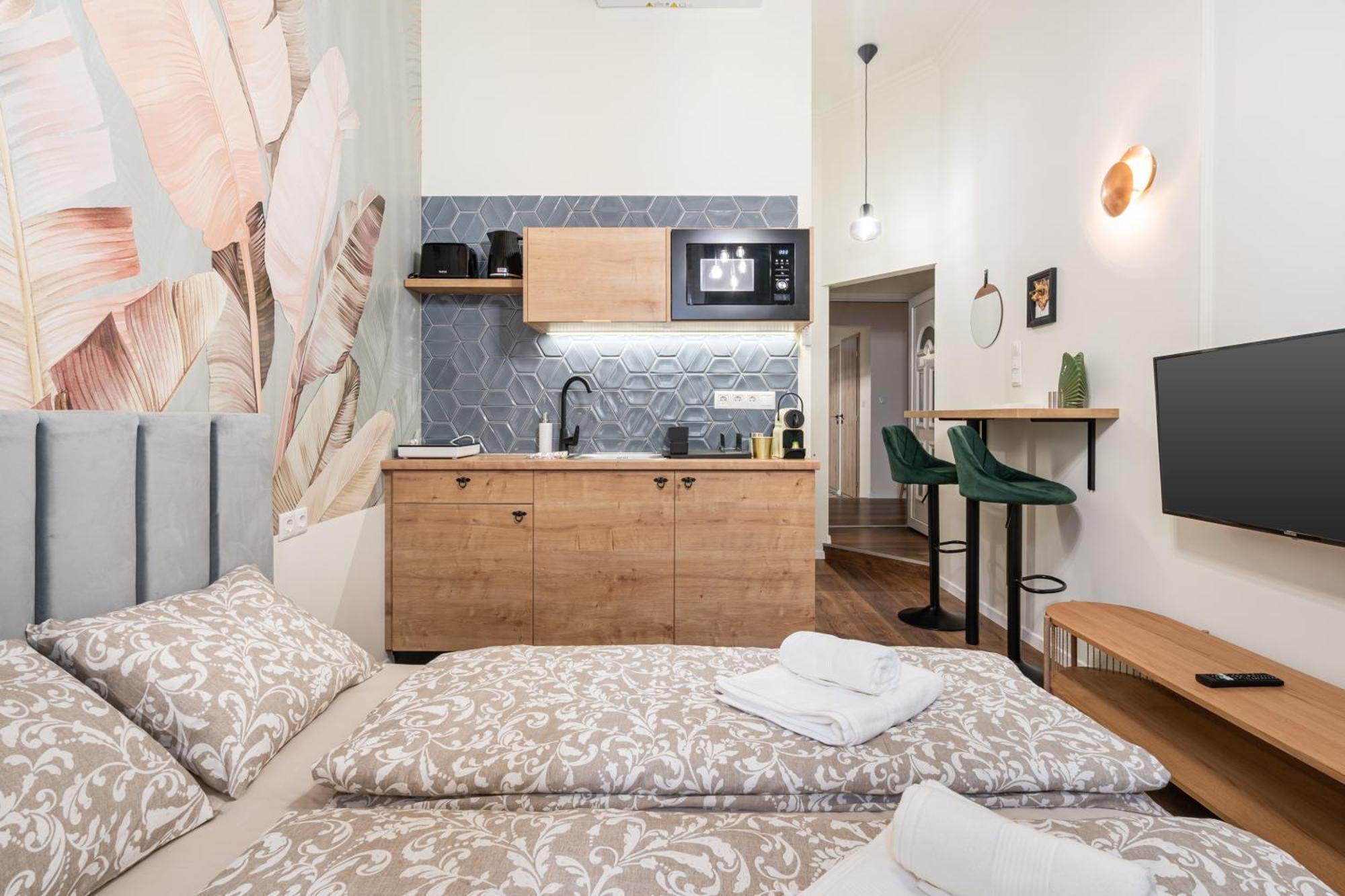 Brody 46 Boutique Rooms — Photos 3